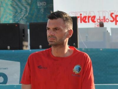 Francesco Corosiniti confermato sulla panchina della Farmaè Viareggio Beach Soccer anche per la stagione 2026