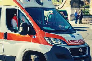 Scontro auto-scooter a Piano di Conca. Feriti padre e figlio. L'uomo è in codice rosso