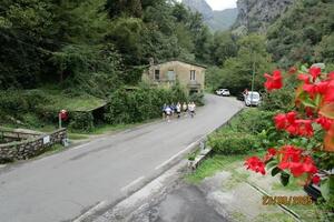 Giuseppe Vezzoni di Libera Cronaca: &quot;Peace Run, tappa alla Materna Martiri di Mulina di Stazzema&quot;