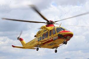 Grave incidente a Viareggio: anziana investita da un furgone, trasportata in codice rosso al Cisanello