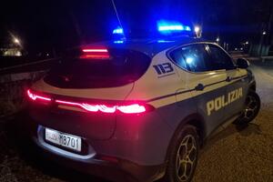 Minaccia una donna per strada e le ruba bici e Iphone: arrestato extracomunitario a Viareggio