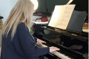 "Frequenze d'amore": a Viareggio il 14 febbraio un'esperienza multisensoriale tra yoga e piano dal vivo