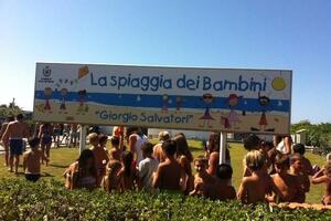 Spiaggia dei Bambini “Giorgio Salvatori”: completati i lavori di riqualificazione! Spazio ancora più sicuro, accogliente e adeguato alle esigenze dei più piccoli