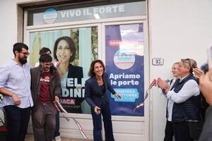 Forte dei Marmi, grande partecipazione all’inaugurazione della sede elettorale di Rachele Nardini