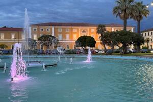 Viareggio, Palazzo delle Muse liberato dai ponteggi «torna a splendere»