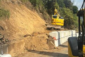 Fibbialla, a Camaiore: via al cantiere per il ripristino della frana sulla strada di accesso al paese