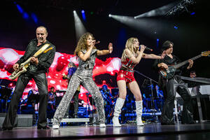 Gli ABBA in veste sinfonica illuminano il Palazzo Mediceo di Seravezza: l'12 agosto arriva ABBA Symphonic Show