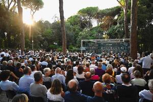 Politica a confronto: al Caffè della Versiliana dialogo sul futuro del Paese, giovedì 6 agosto