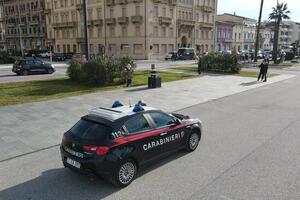Viareggio, donna di 47 anni accoltellata in casa al Varignano, trasportata all’ospedale Versilia