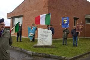 Il Labaro Martiri di Mulina di Stazzema al convegno "La figura dell'ing. Peano Amedeo Andrea e il massacro dell'Osterietta"