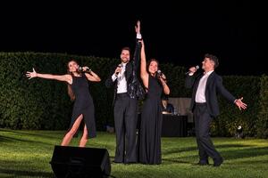 Successo del Pietrasanta Green Theatre 2026. Tutti pazzi per il Green Theatre, il pubblico sceglie lo spettacolo dove non lo immagini