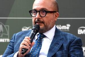 L&#039;ex ministro Gennaro Sangiuliano ospite al Caffè della Versiliana il 9 luglio