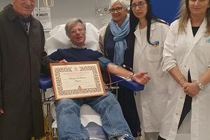 Centro trasfusionale: celebrato all’ospedale “Versilia” il primato del super-donatore Fratres Maurizio Del Bucchia