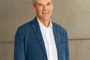 Carlo Cottarelli con il suo ultimo libro a Villa Bertelli, giovedì 30 luglio
