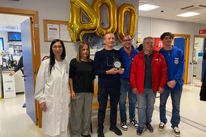 Centro trasfusionale dell'ospedale "Versilia", festeggiato super-donatore di sangue