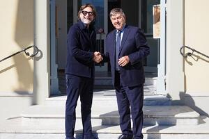 Progetto Sicurezza di Forte dei Marmi, il dottor Giovanni Costantino in Comune per donare risorse: &quot;Invito gli imprenditori residenti qui a fare lo stesso&quot;