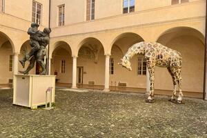 La giraffa di Jacopo Allegrucci a Parma per la Paper Week