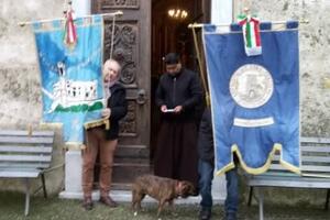 Lapide in ricordo dei tre parroci  versiliesi che nel 1944 disobbedirono alle leggi razziali per aiutare famiglie ebree: lo storico Giuseppe Vezzoni ricorda l'impegno a completarne l'installazione