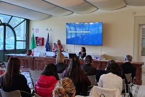 Psicologi a confronto a Forte dei Marmi su ideazione suicidaria e autolesionismo giovanile - a Vi