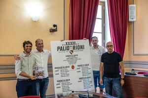 Torna il Palio dei Rioni Città di Camaiore: dodici compagini si contenderanno l’ambito Cencio