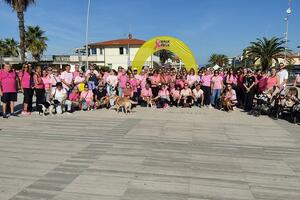 Women Walk The Talk”: cento persone in cammino tra Viareggio e Lido di Camaiore per la prevenzione dei tumori femminili