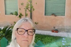 Anna Graziani, assessore al sociale del Comune di Camaiore e candidata al consiglio regionale per il PD, in visita alla Casa delle Donne di Viareggio