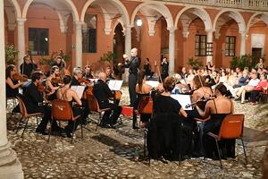 Concerto dell'Orchestra Domenico Scarlatti con tre solisti a Villa Bertelli