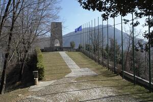 Da Sant'Anna di Stazzema un unico messaggio contro l'invasore russo dell'Ucraina: Giuseppe Vezzoni critica la scelta di invitare un filoputiniano come Giuseppe Conte per la commemorazione dell'eccidio nazista r