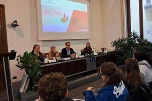 Confindustria Toscana Nord: L'impegno degli industriali nel contrastare la violenza contro le donne. Checcucci, capogruppo calzaturifici: "Oggi le nostre scarpe sono state rosse, stimoliamo le imprese a certificare la parità di genere"