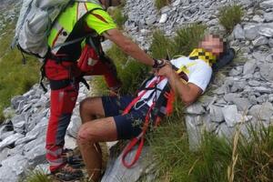 Soccorso Alpino e Speleologico Toscano: soccorso escursionista sul sentiero 150 dallo “schienale dell'asino” verso passo Sella