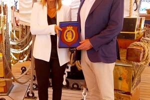 Il Crest della &quot;Vespucci&quot; alla città di Pietrasanta