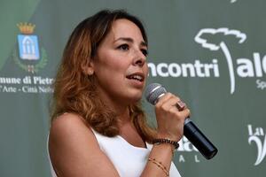 La direttrice Agnese Pini e l&#039;attrice Nicoletta Romanoff al Caffè della Versiliana: domenica 3 e lunedì 4 agosto, ore 18,30