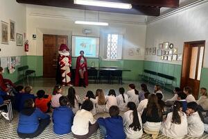 Burlamacco e Ondina alla scuola primaria Santa Dorotea: una mattinata di festa e riflessione