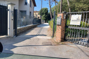Italia Nostra Versilia: "Forte dei Marmi il sindaco fa togliere il cancello, però casi simili anche a Viareggio"