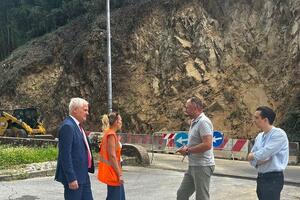 Viabilità: partiti i lavori sulla sp n. 34 dei Canipaletti a Massarosa. Sopralluogo del presidente Pierucci e del consigliere Gilardetti