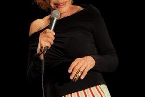 Forte dei Marmi ricorda il forte legame con Ornella Vanoni: negli anni &#039;70 aveva aperto qui una sua boutique