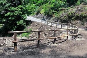 Frane, bonifiche e consolidamenti in corso sulle colline dell&#039;alta Versilia a Pietrasanta