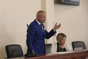 Alessandro Santini, consigliere comunale di Viareggio, rinnova i complimenti alla presidente Marcucci e alla Fondazione Carnevale per la trasparenza nei bilanci e chiede: "La Fondazione Festival Pucciniano si allinei subito"