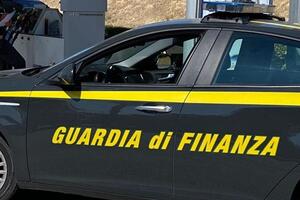Sequestrati dalla  Guardia di Finanza di Viareggio  prodotti da fumo per 17 milioni di euro
