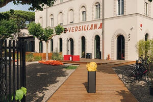 La Versilia degli anni ruggenti alla festa di fine mostra di Franca Formis al Bagatto, Marina di Pietrasanta