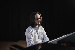 &quot;Le vie del suono. Itinerari di un pianoforte viaggiatore&quot;: concerto di Salvatore Sclafani a Villa Bertelli, lunedì 8 dicembre