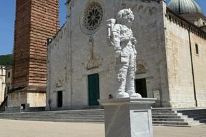 L&#039;astronauta di Tincolini per la città di Pietrasanta