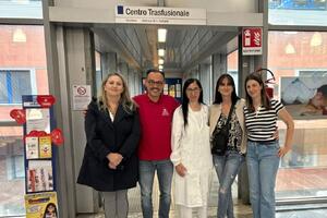 Centro trasfusionale dell’ospedale “Versilia”: festeggiata super-donatrice di sangue