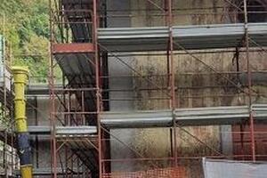 Vezzoni: "Iniziata la posa degli embrici sul tetto della chiesa di San Rocco a Mulina di Stazzema"