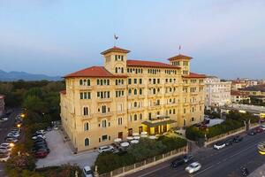 Grand Hotel Royal di Viareggio: Marino Patruno riceve il premio Quality Award da Jet2 Holidays