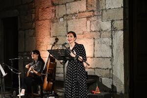 8 Marzo, Forte dei Marmi celebra la Giornata Internazionale della Donna: iniziative culturali e di prevenzione e palazzo comunale e fontane di Piazza Navari illuminati di giallo