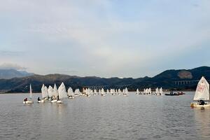 Trofeo Faccenda: il lago di  Torre del lago dipinto di vele e giovani promesse