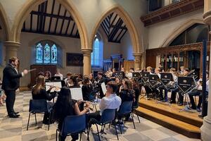Dal mare alla musica: Villa Bertelli accoglie la Greenwich Youth Band