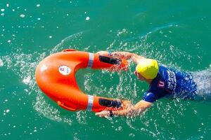 33° Palio dei Bagni: successo di sport, tradizione e inclusione a Forte dei Marmi, consegnato il primo “Premio Giorgio Giannelli” e in gara anche l’AIPD Versilia