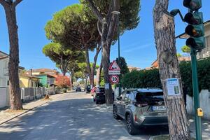 Cantiere via Vittorio Veneto, Lido di Camaiore. Al via la campagna informativa “I pini informano: Cronache di un cantiere”